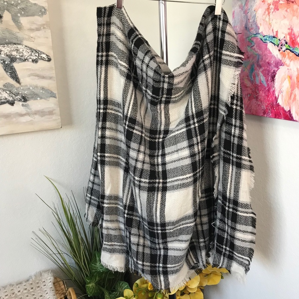 ModCloth Black And White Plaid Blanket Scarf